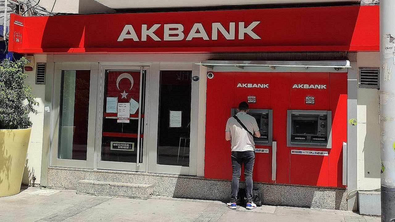 Paranı Gel Al! Akbank hesabı olanları bankaya çağırdı! 400.000 TL verecek