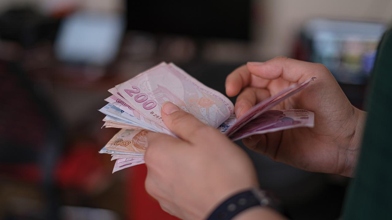 Emeklilere 1100 bin TL kredi ve borç kapatma fırsatı